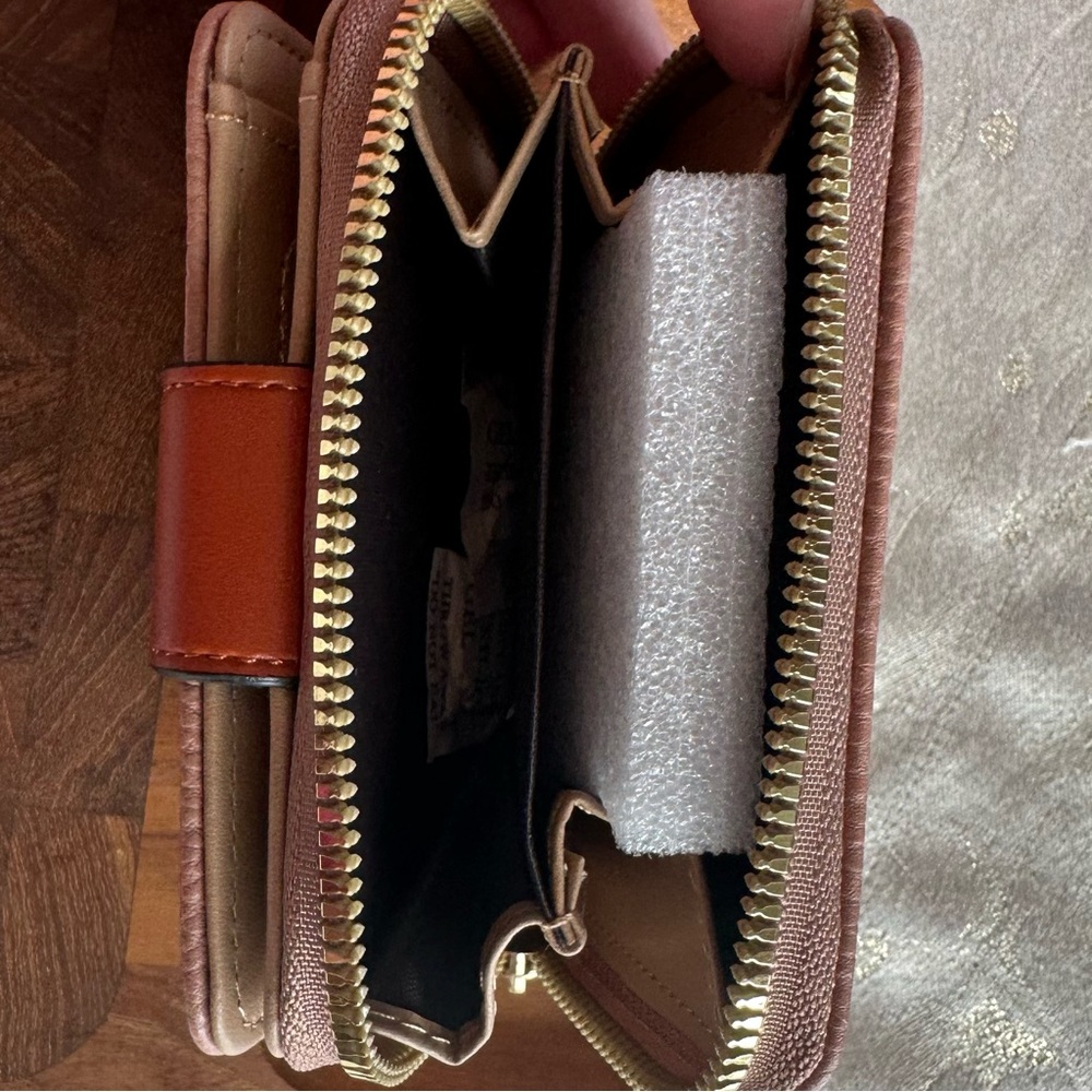 Small wallet NWOT Mauve - Picture 3 of 10